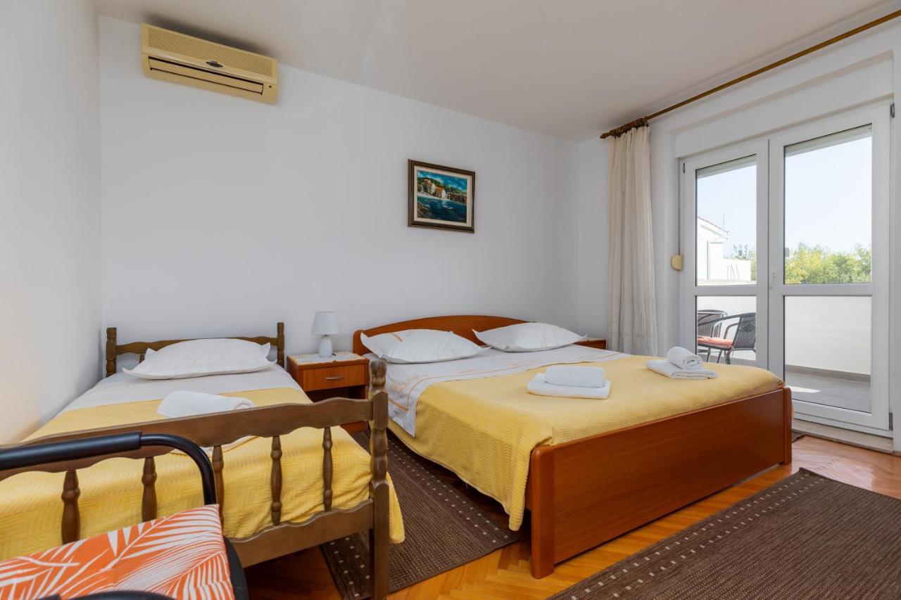 Apartments With A Parking Space Omis - 2745 Esterno foto