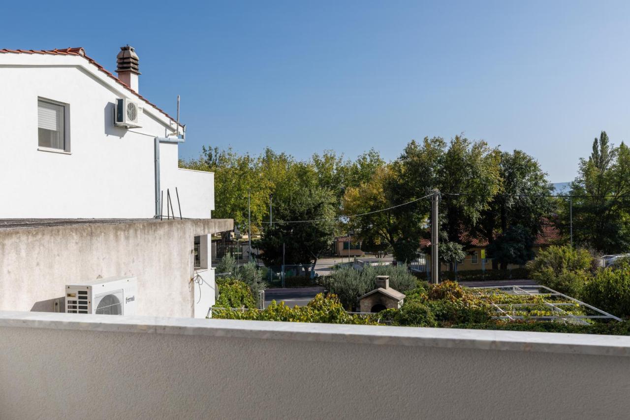 Apartments With A Parking Space Omis - 2745 Esterno foto