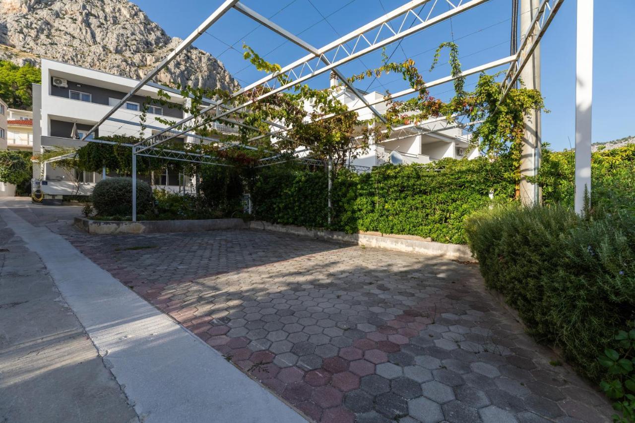 Apartments With A Parking Space Omis - 2745 Esterno foto