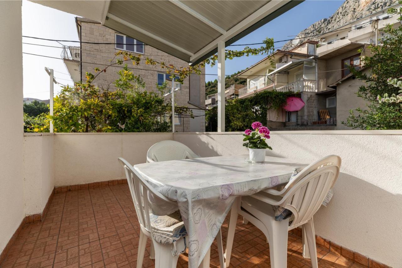 Apartments With A Parking Space Omis - 2745 Esterno foto