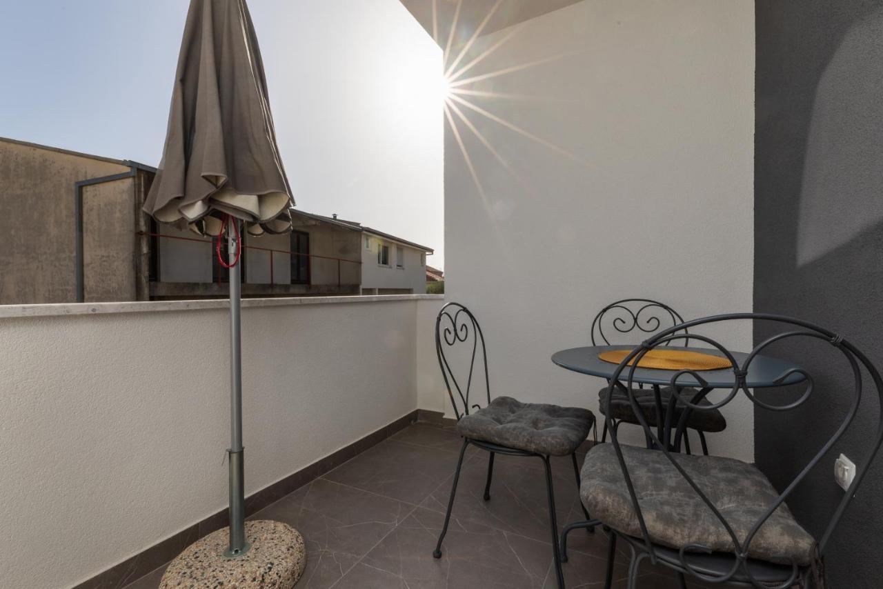 Apartments With A Parking Space Omis - 2745 Esterno foto