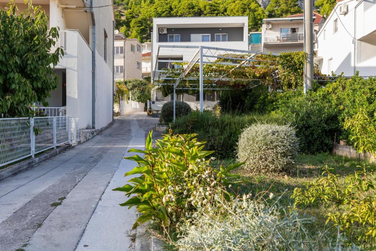 Apartments With A Parking Space Omis - 2745 Esterno foto