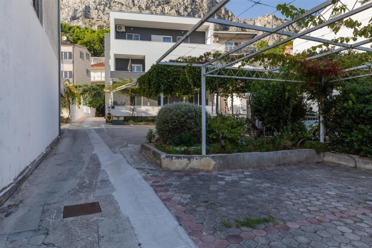Apartments With A Parking Space Omis - 2745 Esterno foto