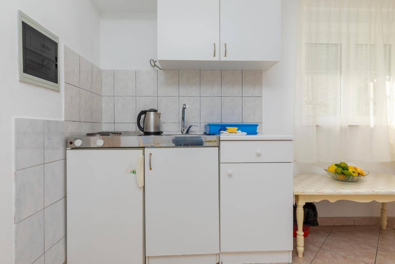 Apartments With A Parking Space Omis - 2745 Esterno foto